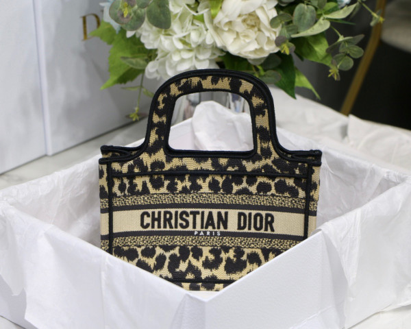 D*or book tote mini