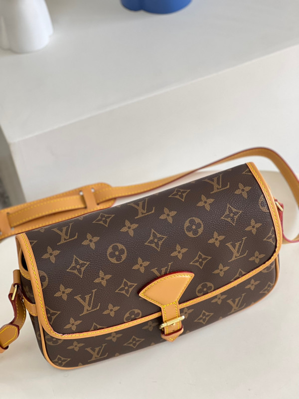 l**is V*t*n vintage sologne