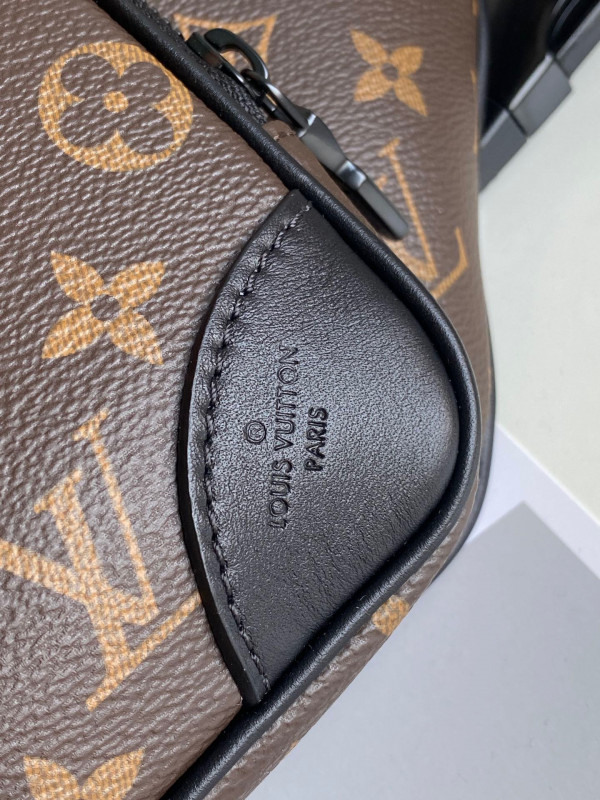 l**is V*t*n christopher bumbag