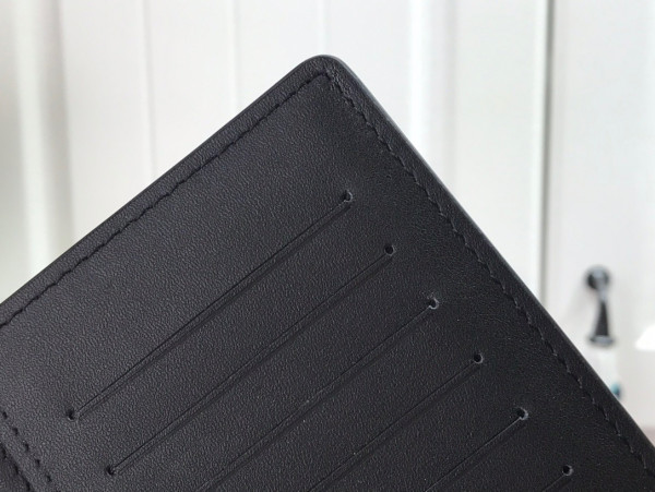 l**is V*t*n brazza wallet