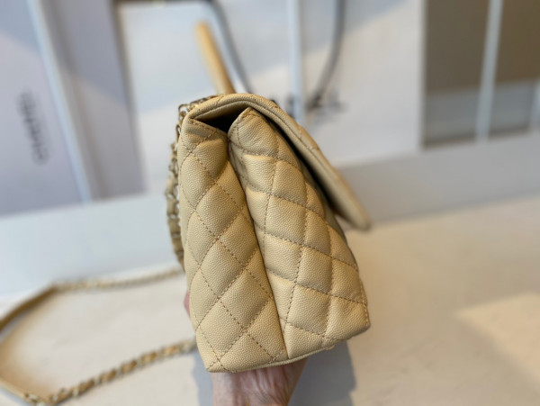 CL LARGE FLAP BAG WITH TOP HANDLE