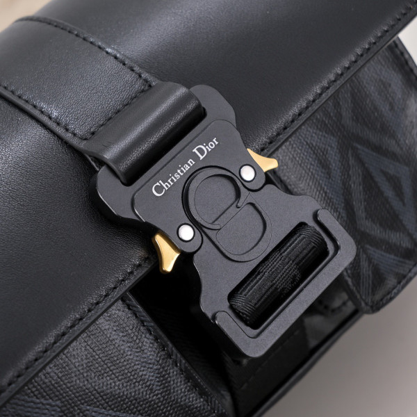 D*or hit the road bag with strap