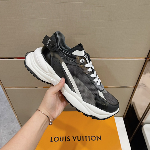 l**is V*t*n run 55 sneaker