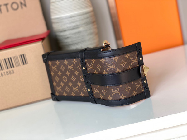 l**is V*t*n vertical trunk pochette