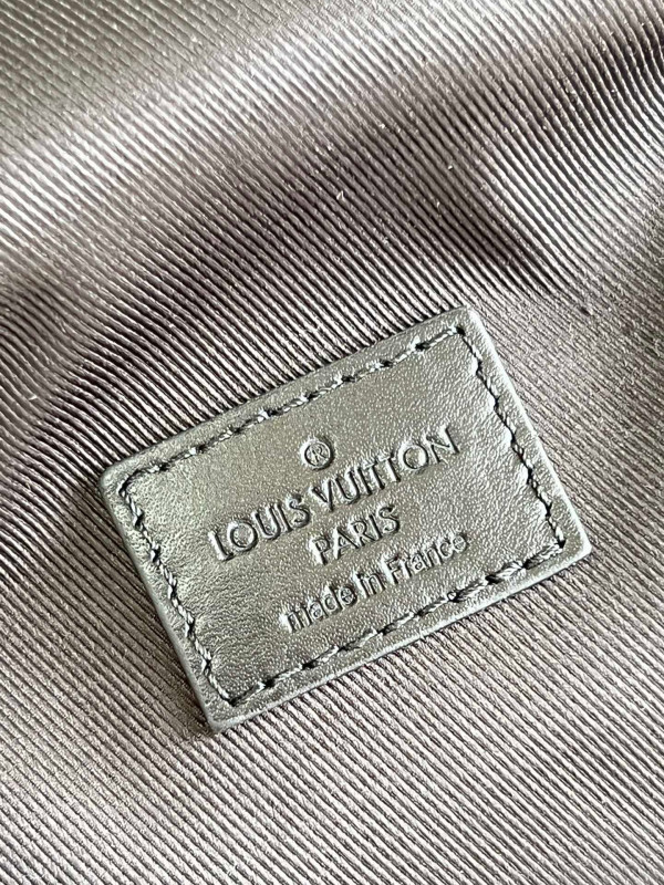 l**is V*t*n s-lock vertical wearable wallet