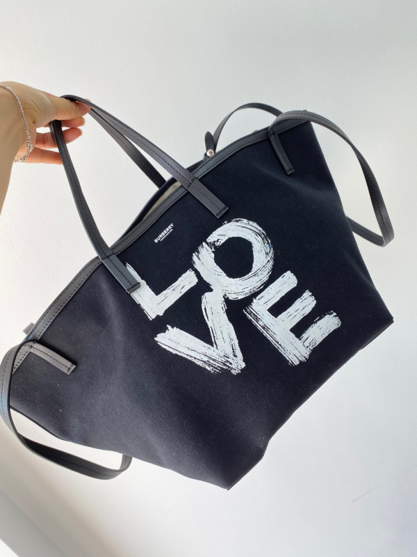 B**rry beach tote