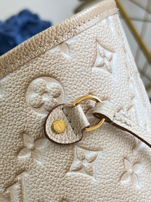 l**is V*t*n neverfull mm