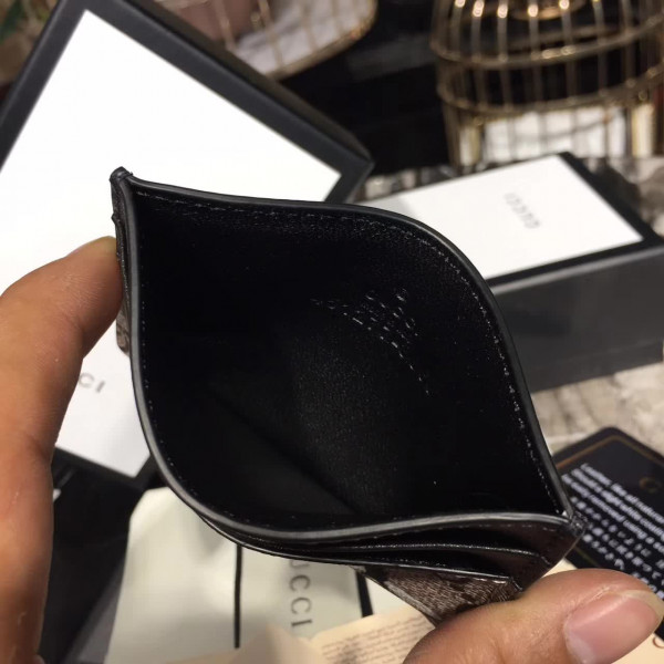 G*u*i card holder