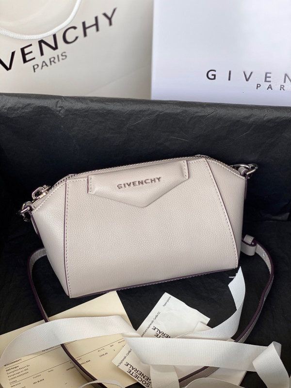 GIVENCHY NANO ANTIGONA