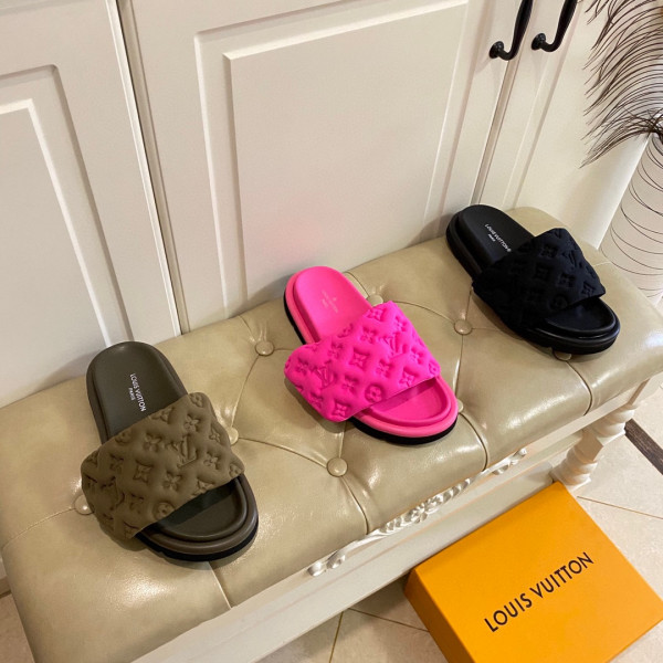 l**is V*t*n pool pillow comfort mule