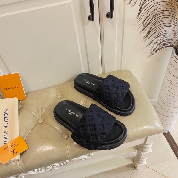 l**is V*t*n pool pillow comfort mule