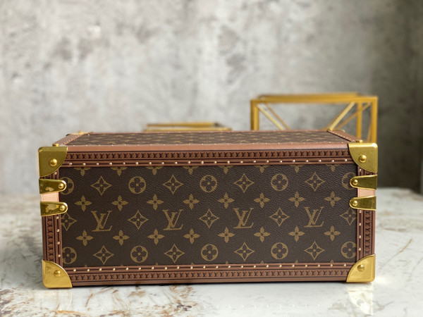 l**is V*t*n coffret accessoires