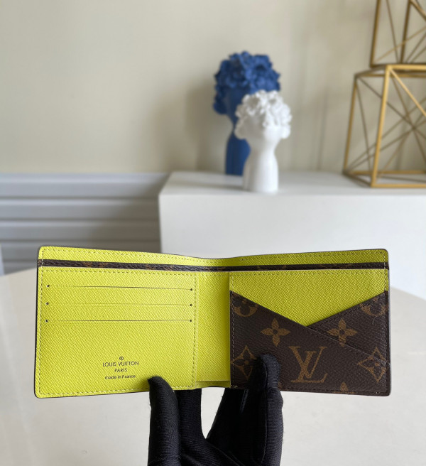 l**is V*t*n multiple wallet