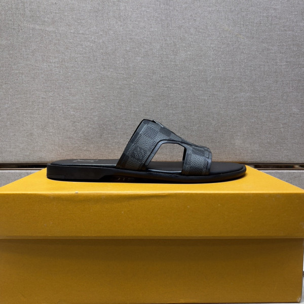 l**is V*t*n sandals