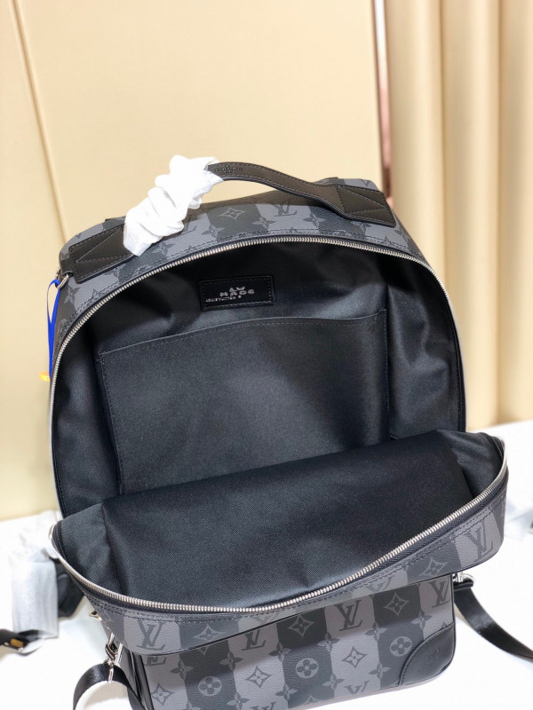 l**is V*t*n utilitary backpack