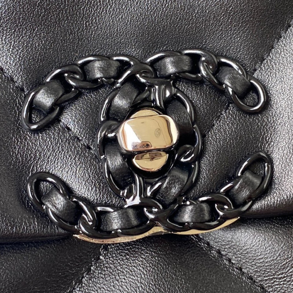CL 19 FLAP BAG 26cm/30cm
