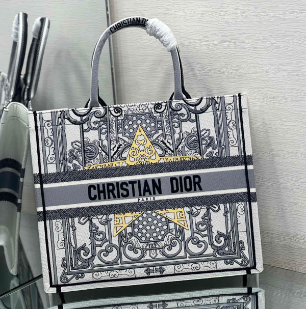 large D*or book tote