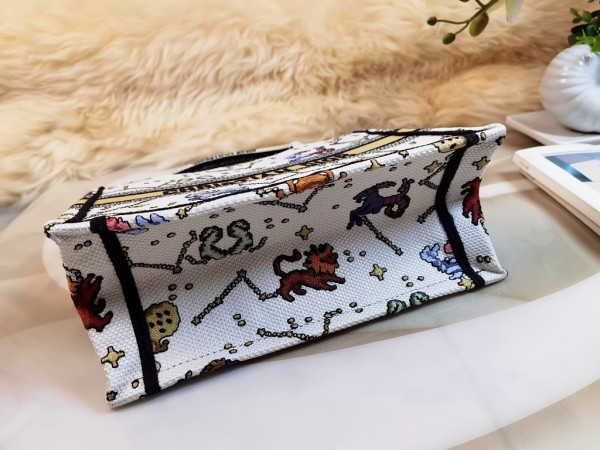small D*or book tote