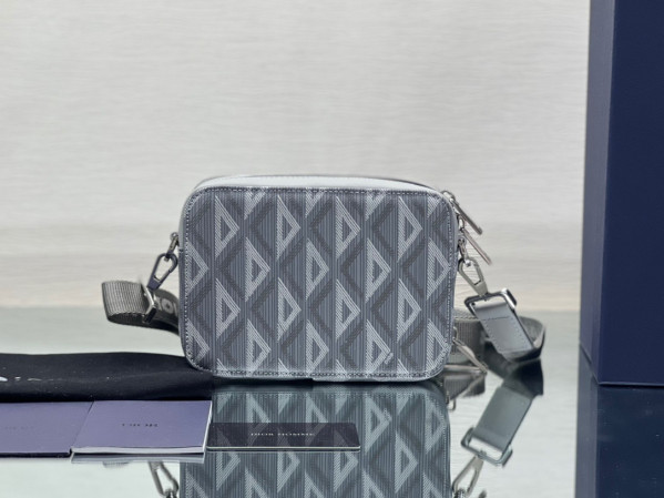 D*or messenger pouch