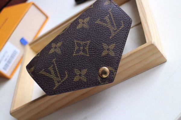 l**is V*t*n victorine wallet