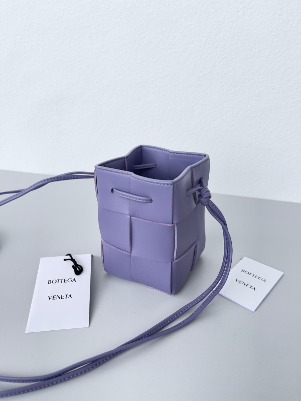 Bo*te*ga ve*ne*ta mini cassette bucket bag