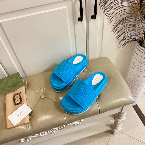 G*u*i gg platform sandal