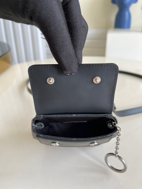 l**is V*t*n mini steamer pouch