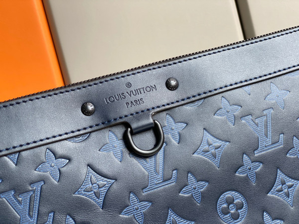 l**is V*t*n discovery pochette gm