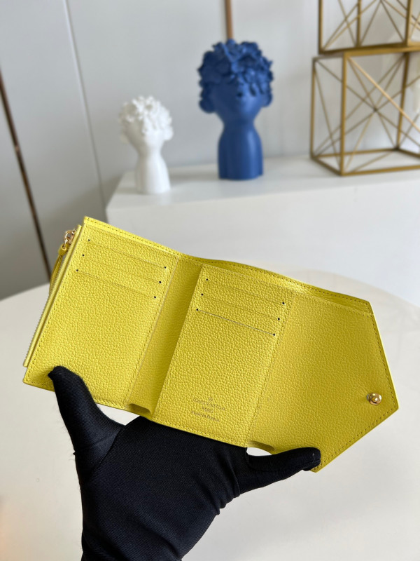 l**is V*t*n victorine wallet