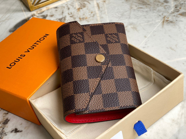l**is V*t*n victorine wallet