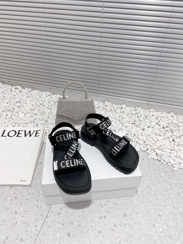 Ce**e leo strappy sandal in with "Ce**e" jacquard black / white