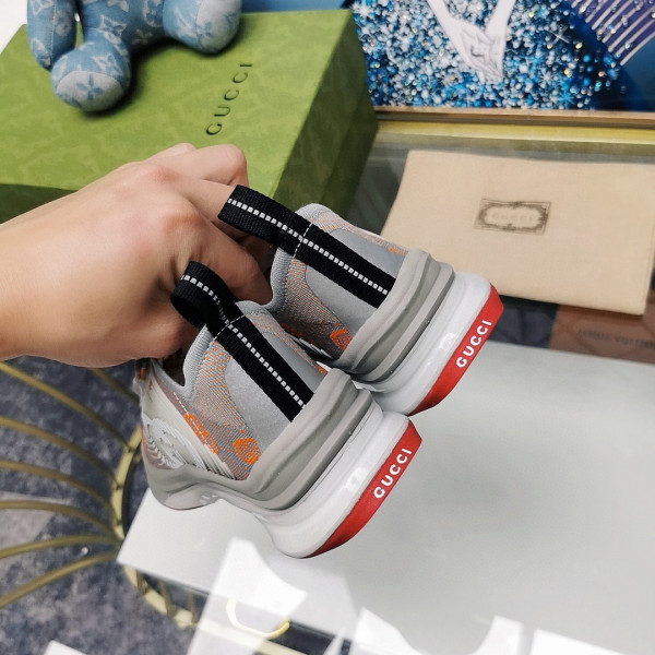 G*u*i run sneaker