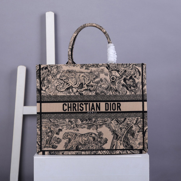 large D*or book tote