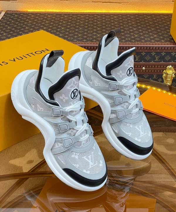 l**is V*t*n archlight sneaker