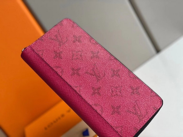 l**is V*t*n zippy wallet