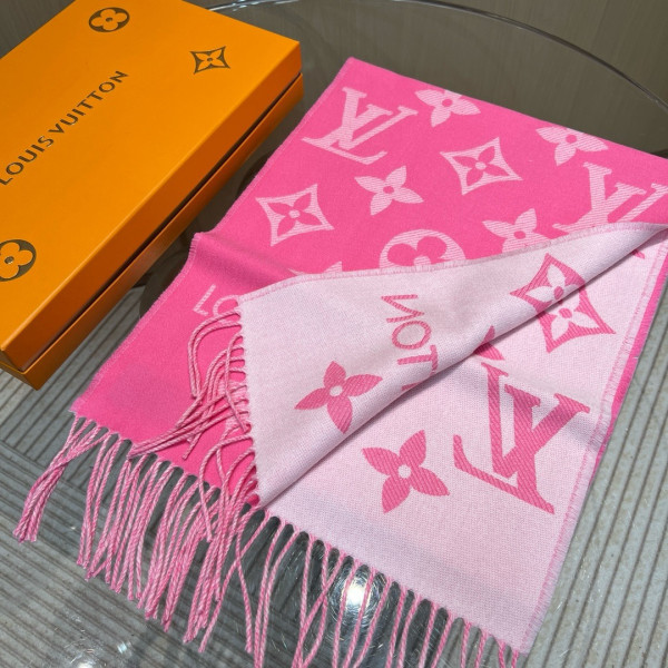 l**is V*t*n essential scarf