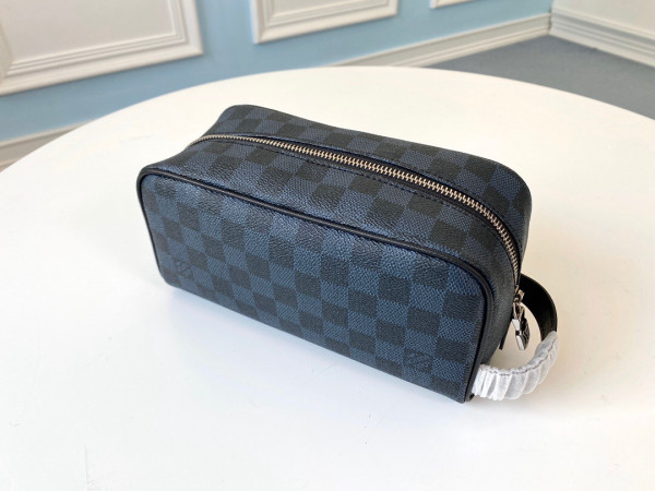 l**is V*t*n toiletry pouch