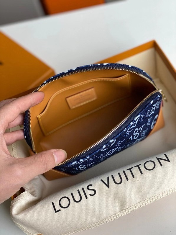 l**is V*t*n since 1854 cosmetic pouch pm