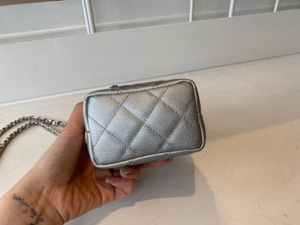 CL SMALL VANITY WITH CHAIN