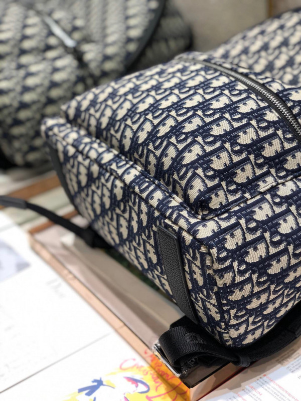 D*or oblique backpack
