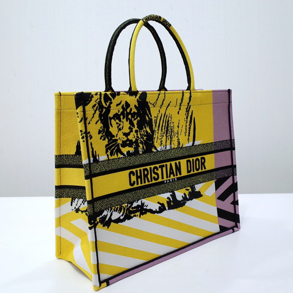 large D*or book tote