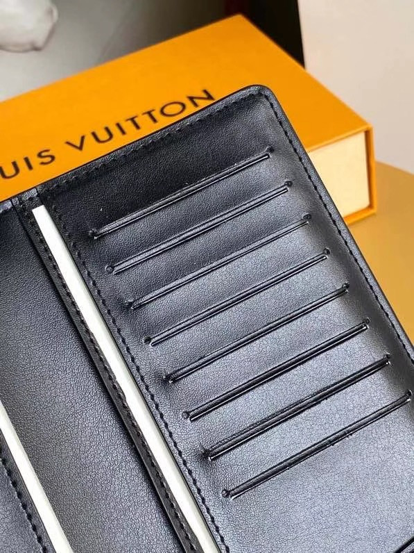 l**is V*t*n brazza wallet