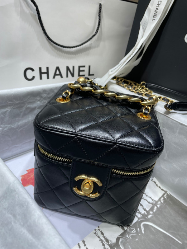 CL VANITY CASE