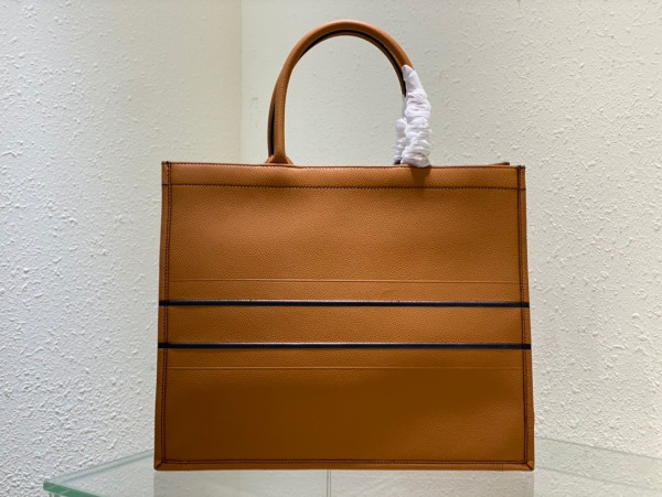 large D*or book tote