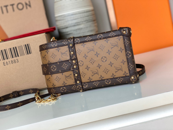 l**is V*t*n vertical trunk pochette