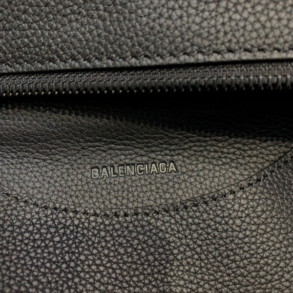 Ba*len*cia*ga neo classic small top handle bag