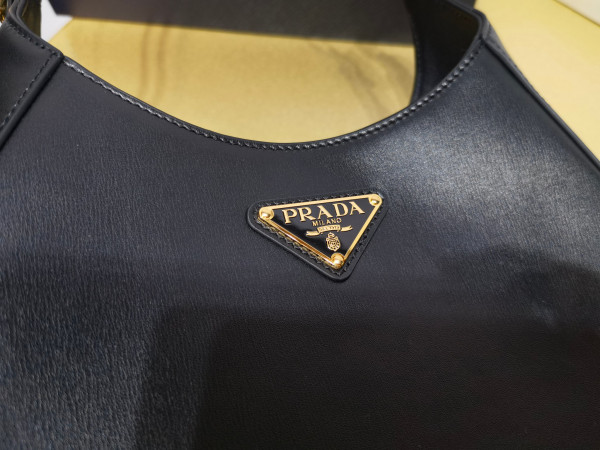 Pra*a leather shoulder bag