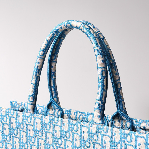 large D*or book tote