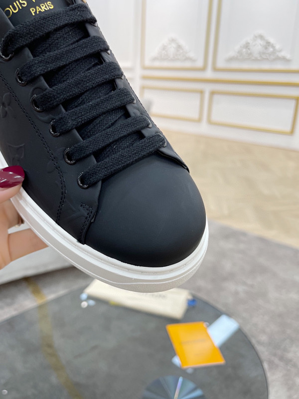 l**is V*t*n women"s time out sneaker