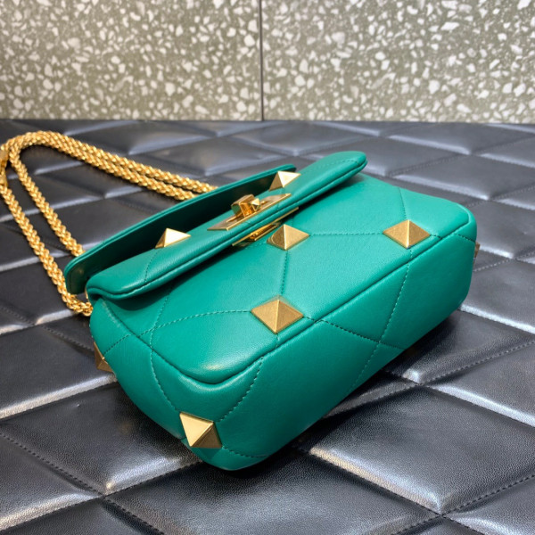 VALENTINO ONLINE EXCLUSIVE SMALL ROMAN STUD THE SHOULDER BAG WITH CHAIN